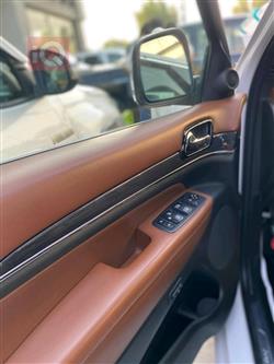 جیپ گراند شیرۆکی